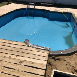 Accessoires indispensables pour l'entretien de votre piscine : produits et outils Bourgoin-Jallieu